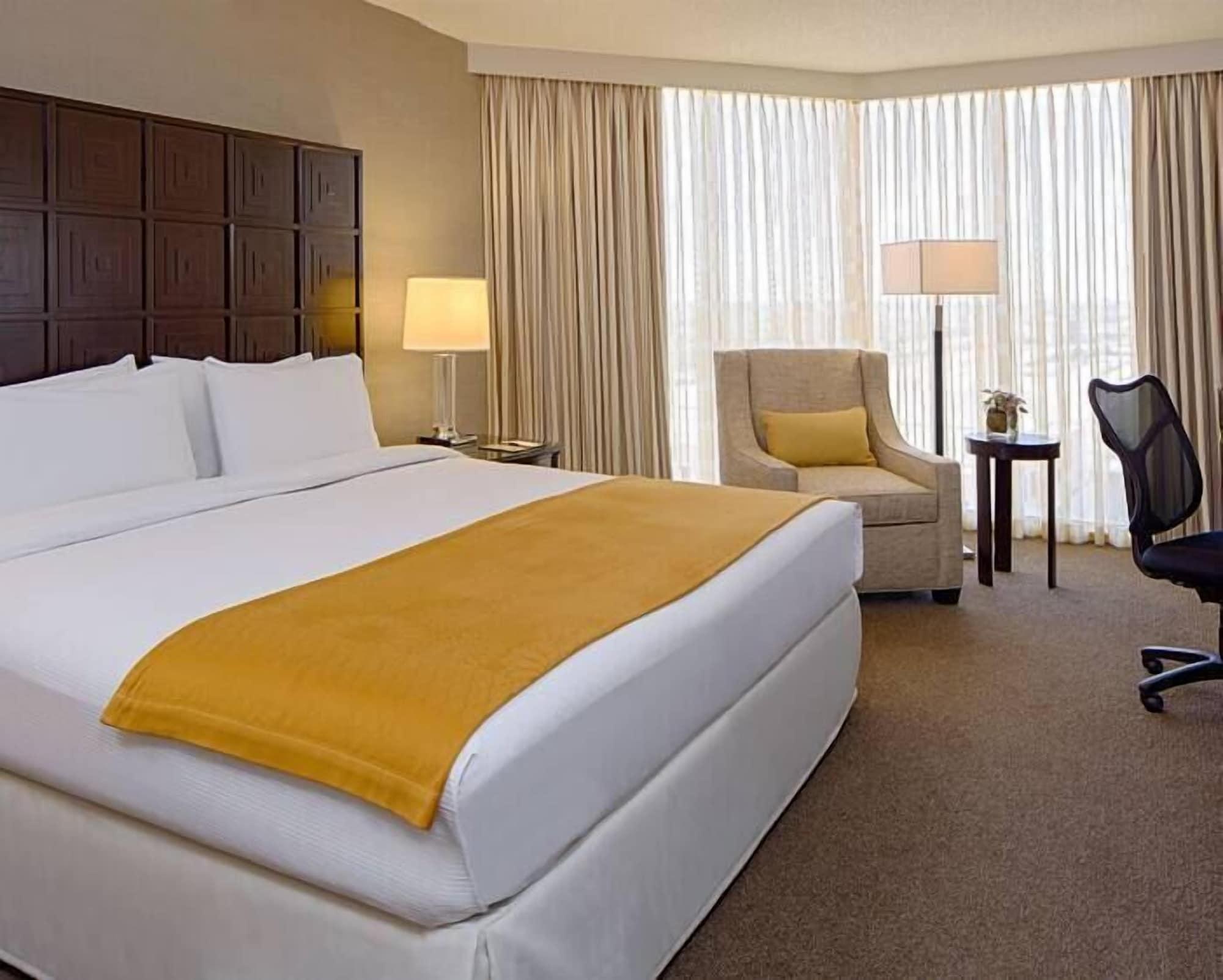 Doubletree By Hilton Hotel Houston Greenway Plaza Eksteriør billede
