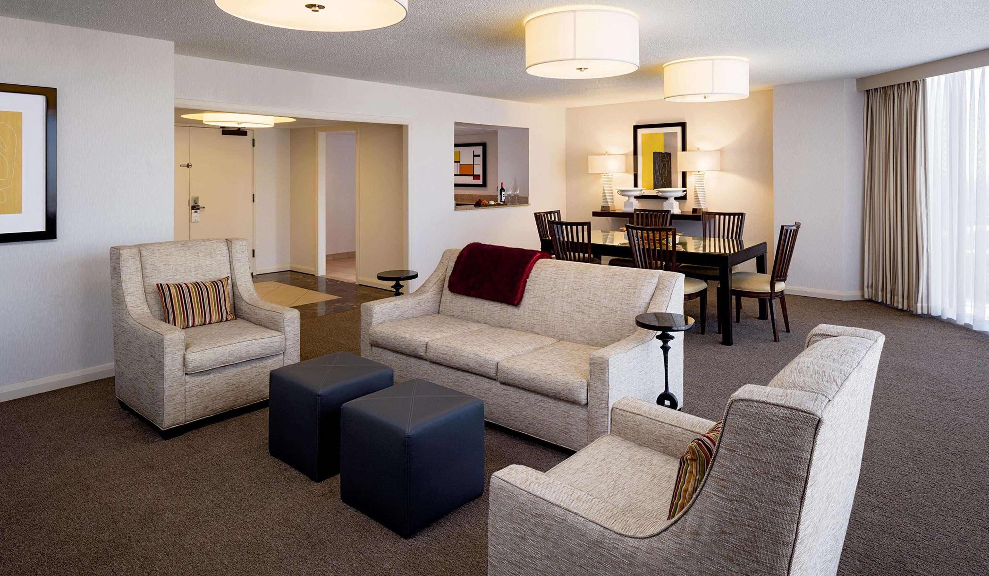 Doubletree By Hilton Hotel Houston Greenway Plaza Eksteriør billede
