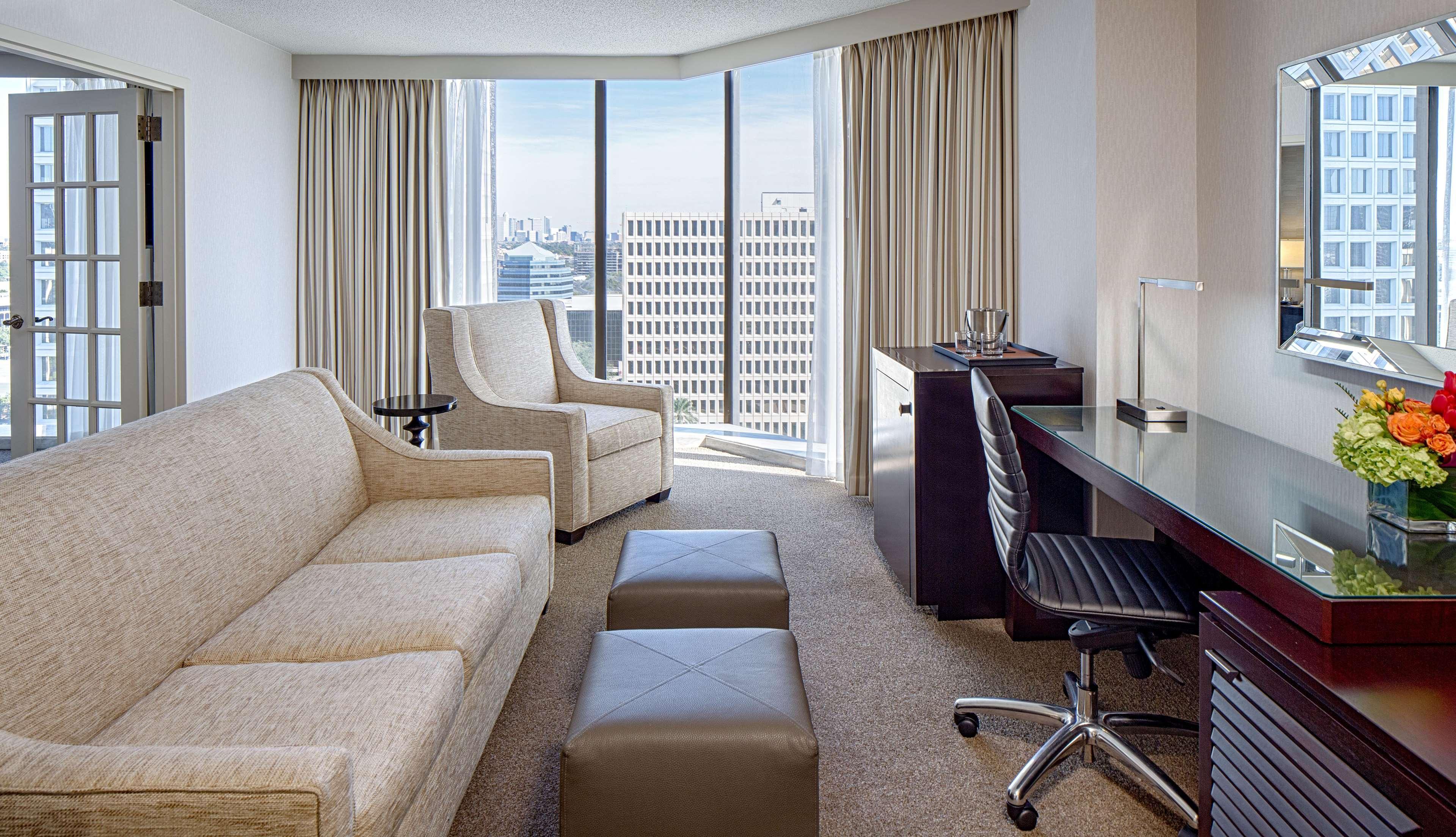 Doubletree By Hilton Hotel Houston Greenway Plaza Eksteriør billede