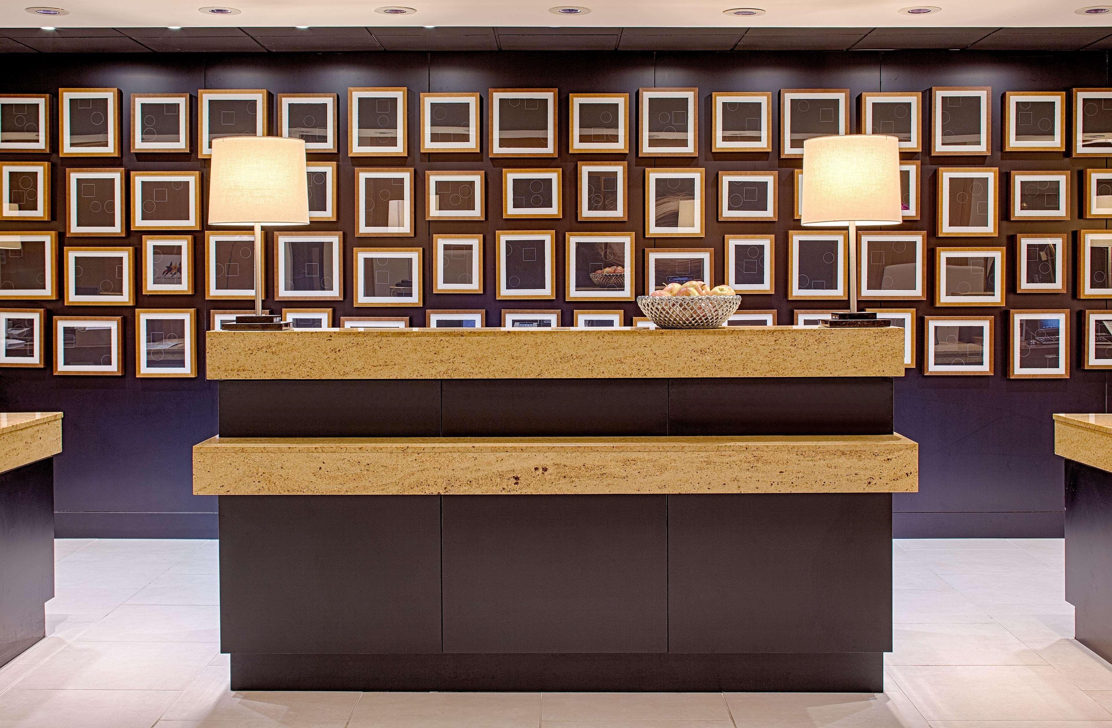Doubletree By Hilton Hotel Houston Greenway Plaza Eksteriør billede