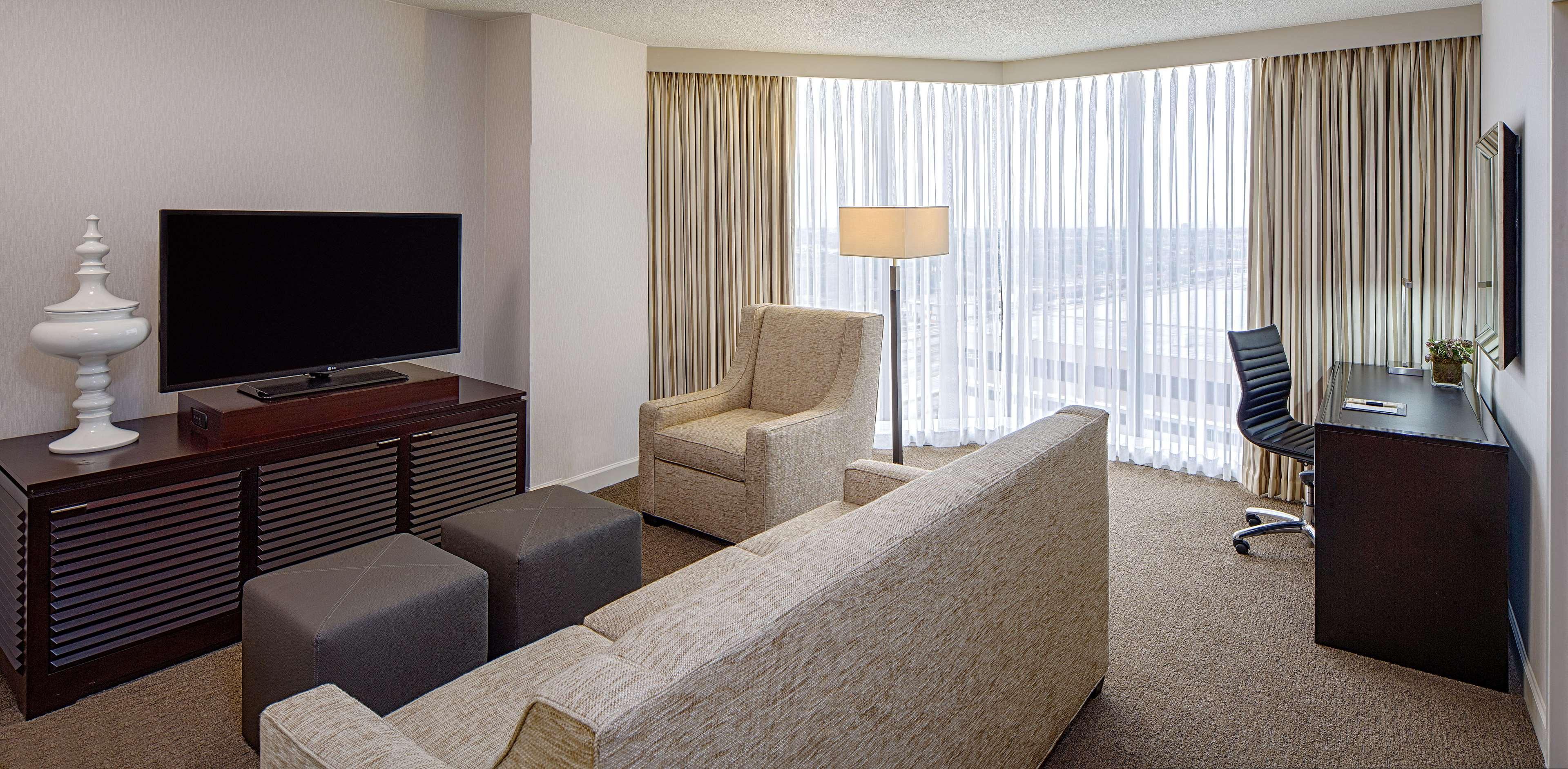 Doubletree By Hilton Hotel Houston Greenway Plaza Eksteriør billede