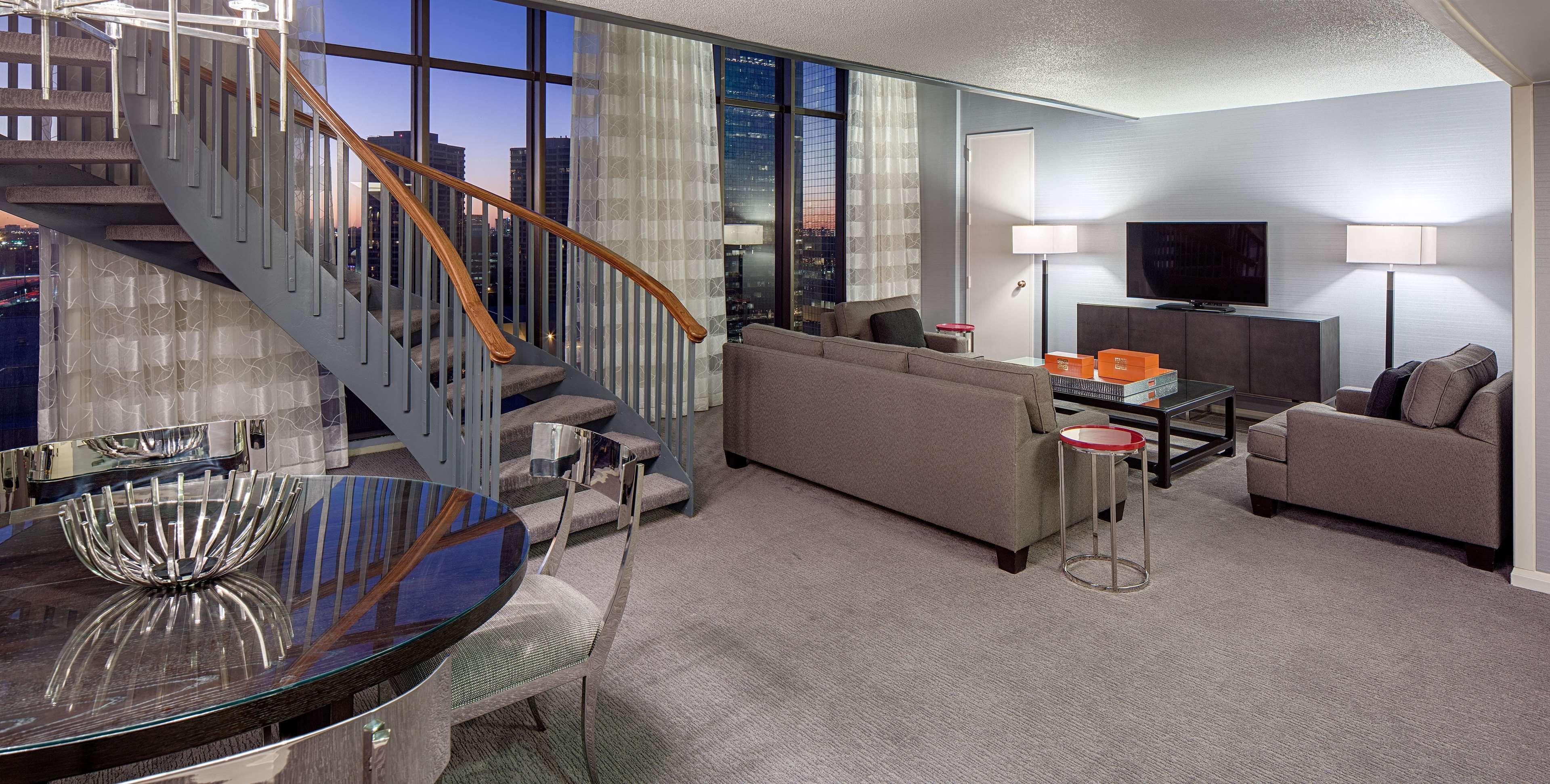 Doubletree By Hilton Hotel Houston Greenway Plaza Eksteriør billede