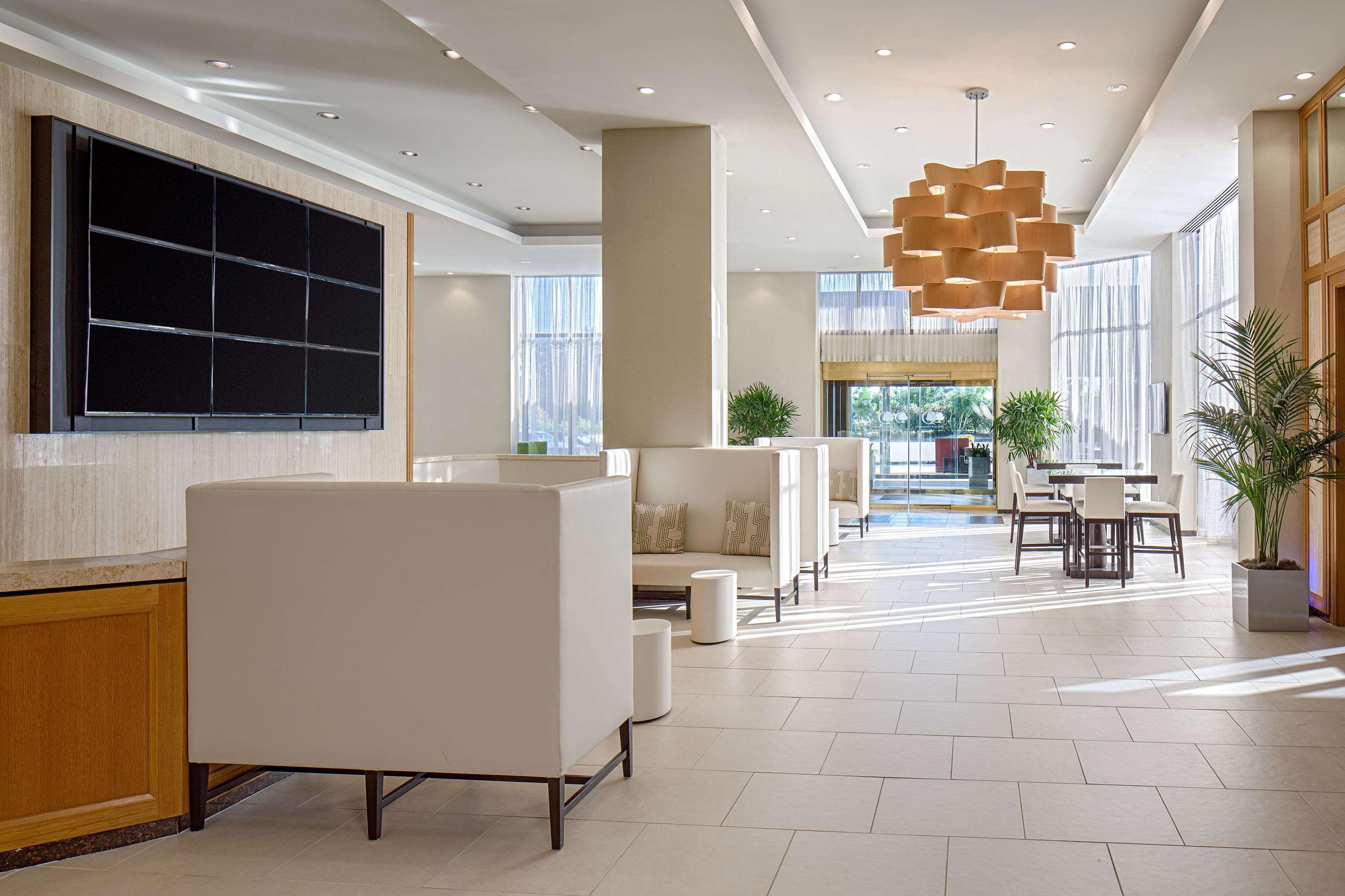 Doubletree By Hilton Hotel Houston Greenway Plaza Eksteriør billede