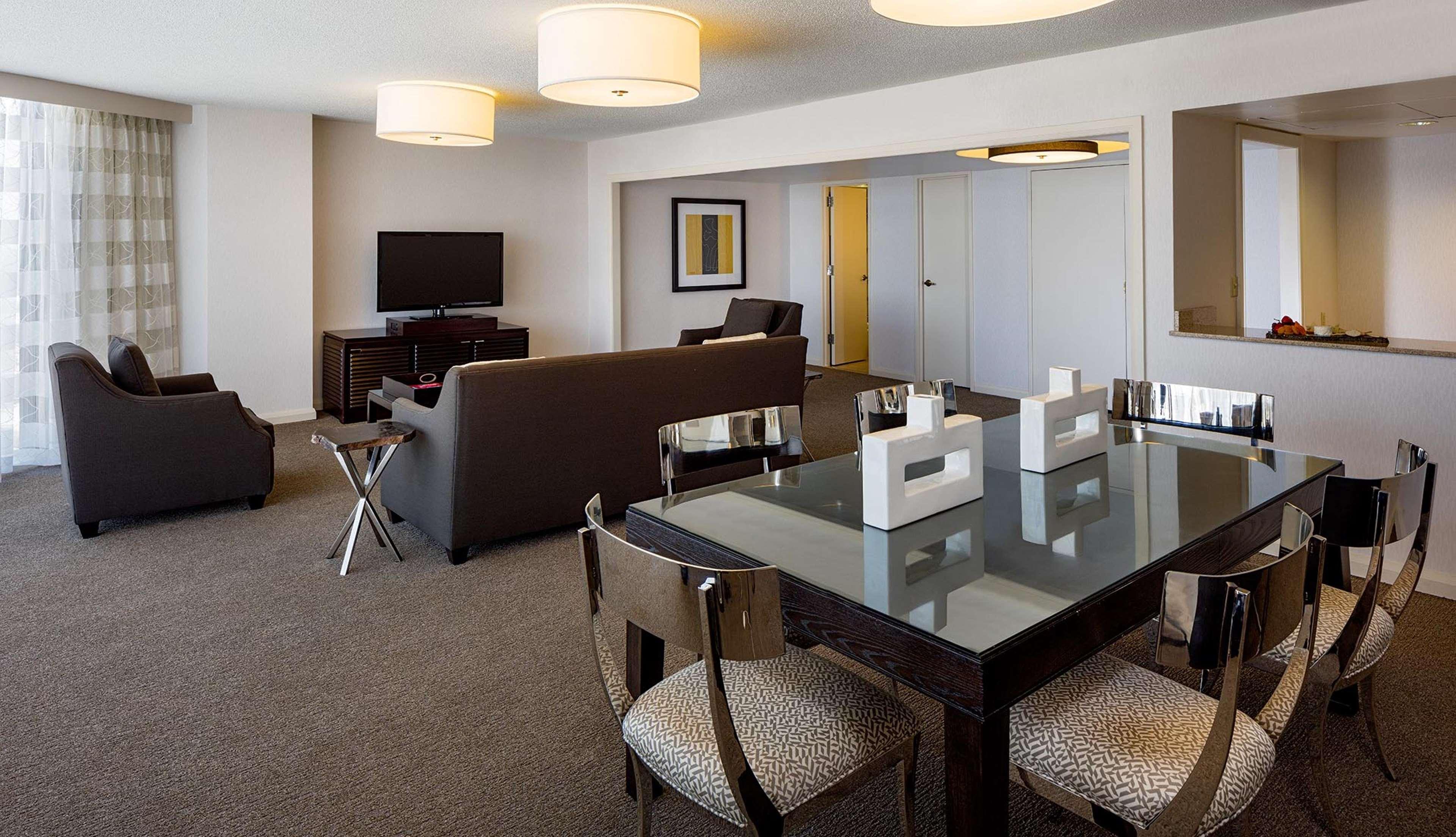 Doubletree By Hilton Hotel Houston Greenway Plaza Eksteriør billede