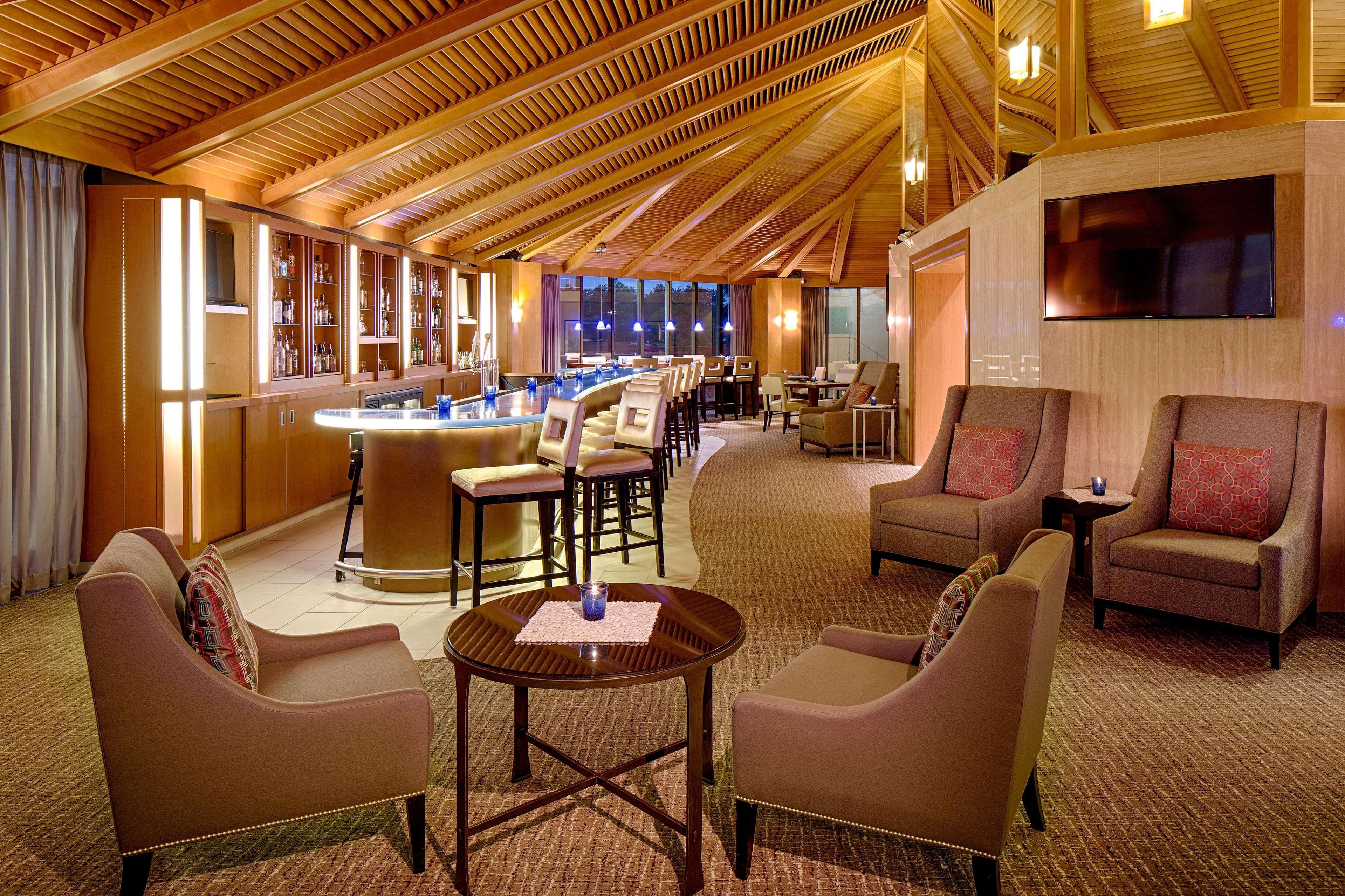 Doubletree By Hilton Hotel Houston Greenway Plaza Eksteriør billede