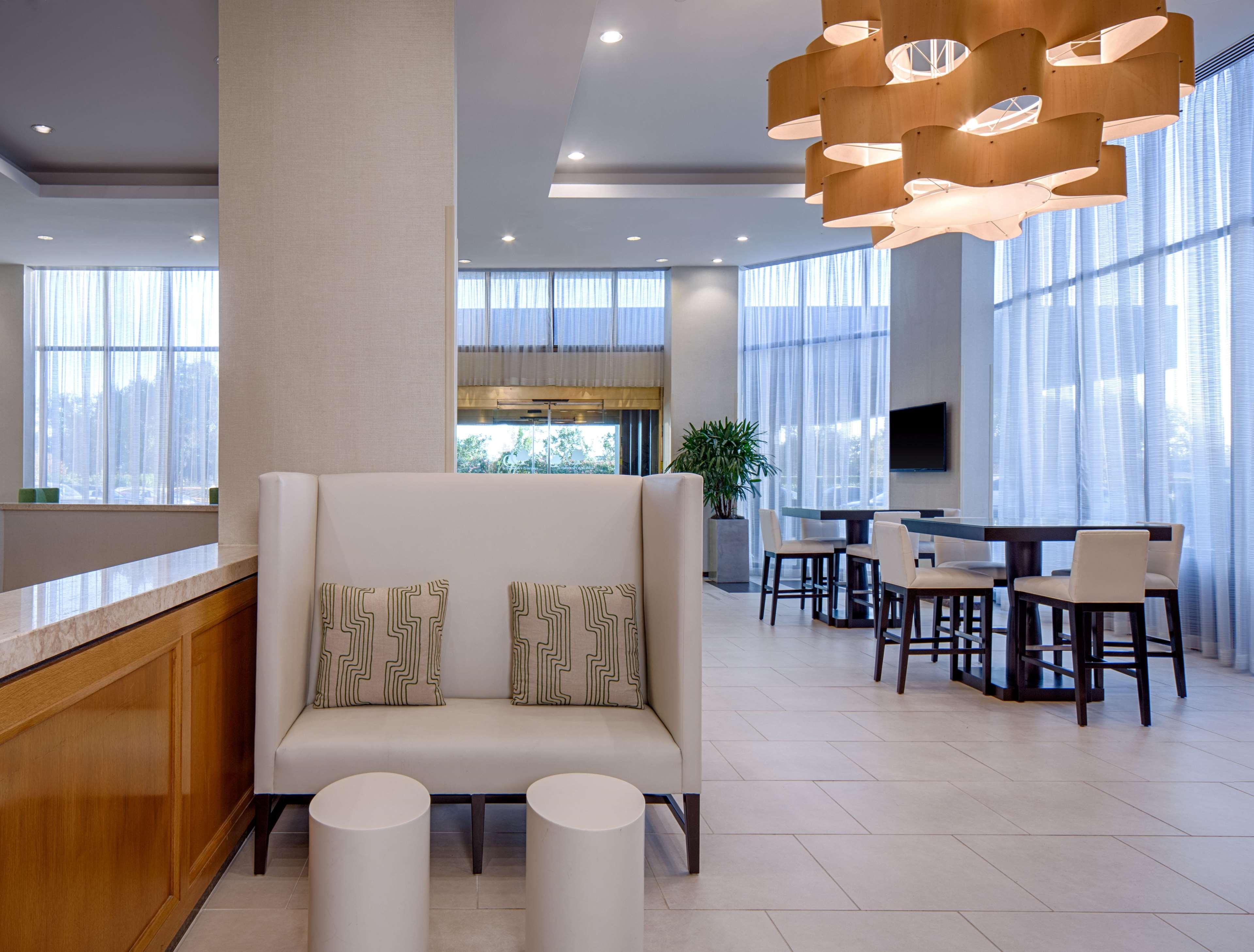 Doubletree By Hilton Hotel Houston Greenway Plaza Eksteriør billede