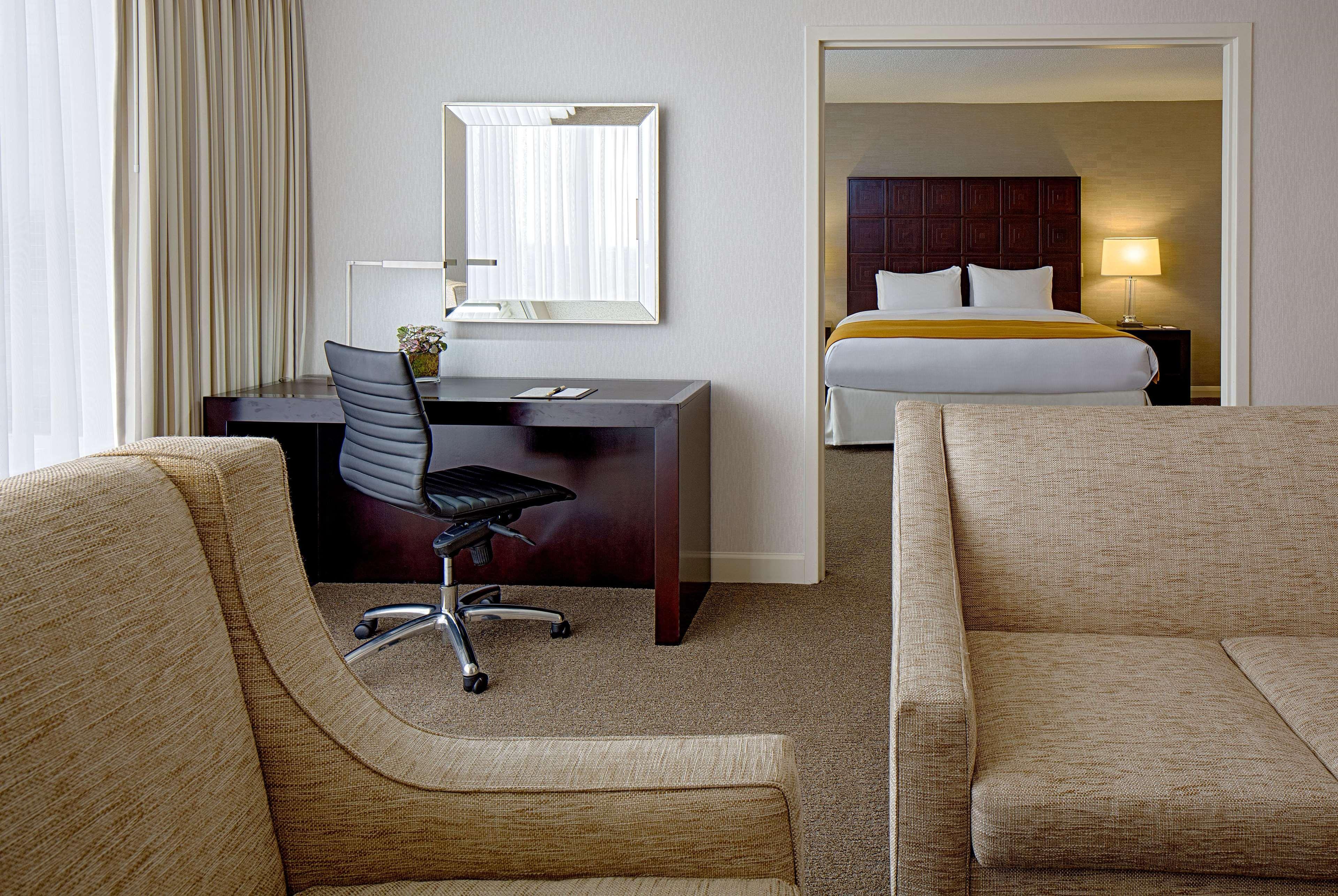 Doubletree By Hilton Hotel Houston Greenway Plaza Eksteriør billede