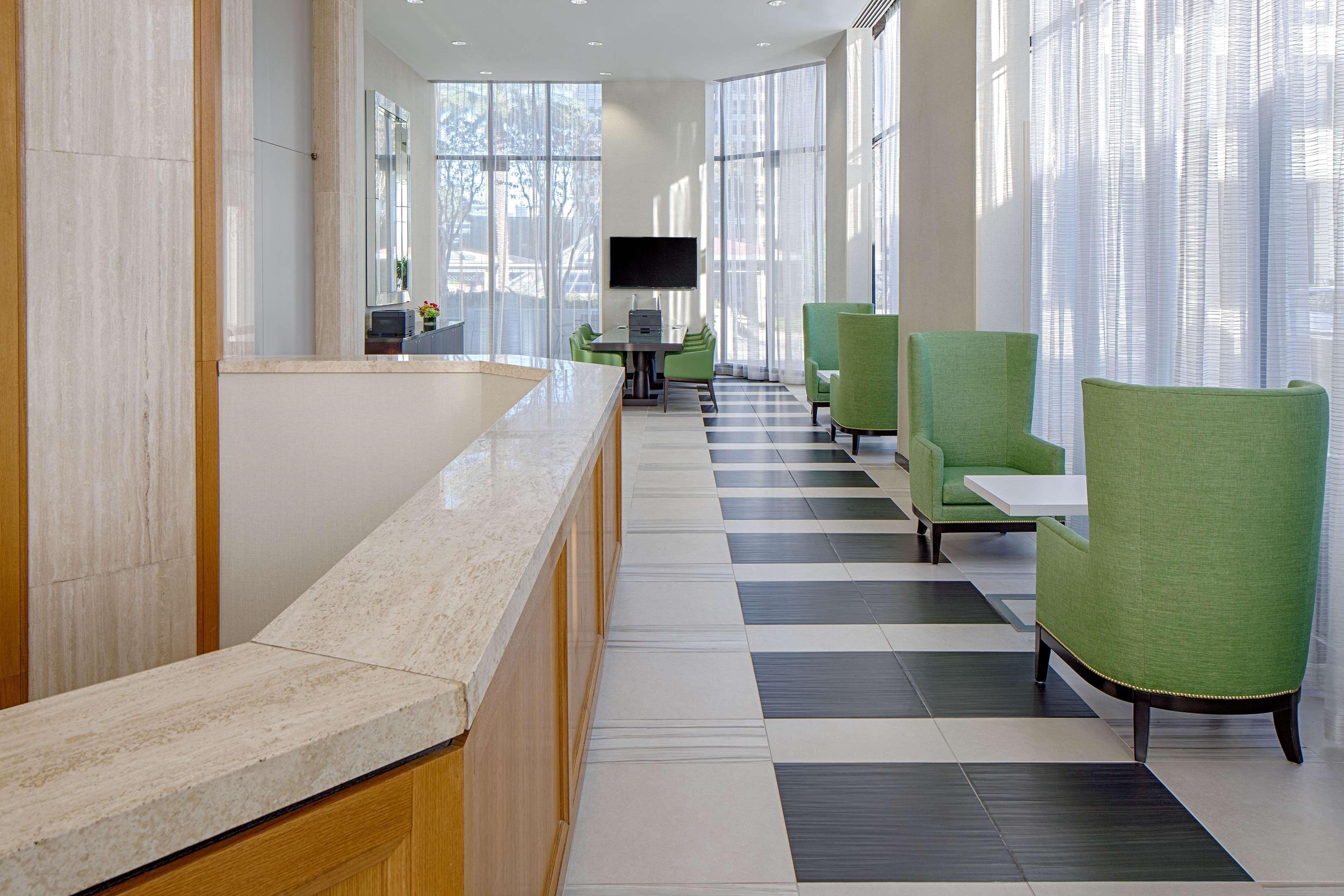 Doubletree By Hilton Hotel Houston Greenway Plaza Eksteriør billede