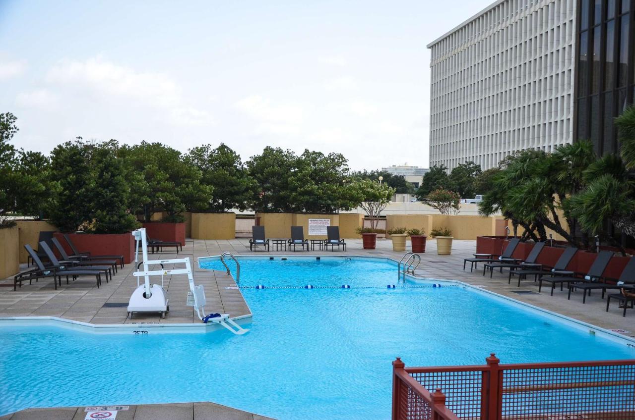 Doubletree By Hilton Hotel Houston Greenway Plaza Eksteriør billede