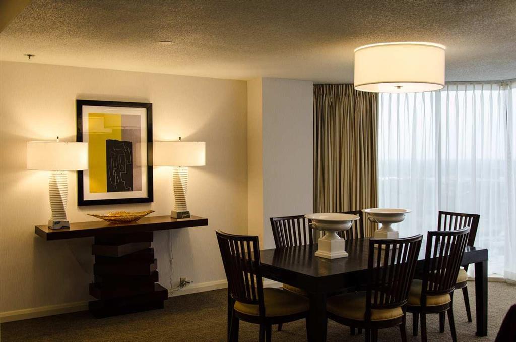Doubletree By Hilton Hotel Houston Greenway Plaza Eksteriør billede