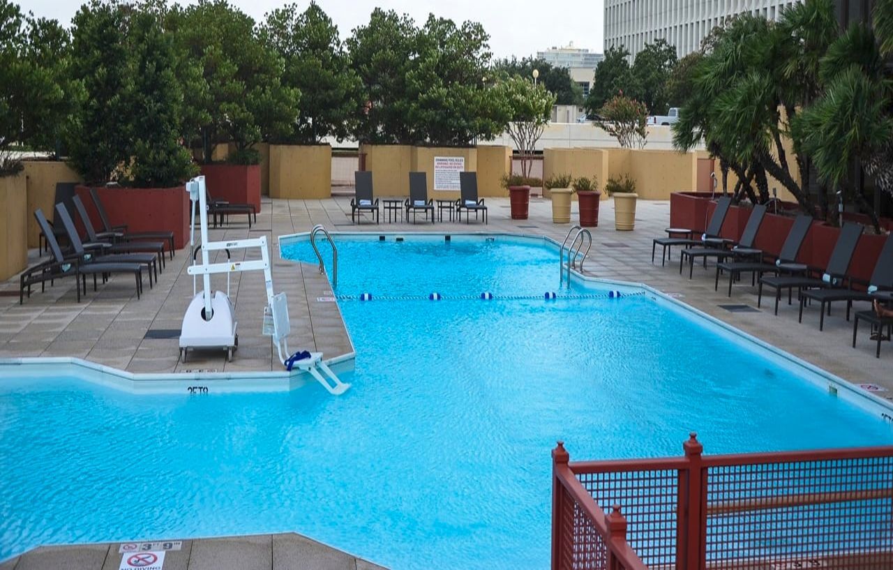 Doubletree By Hilton Hotel Houston Greenway Plaza Eksteriør billede